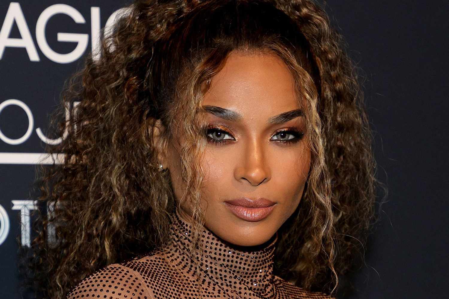 Ciara ft. Usher - Turn It Up