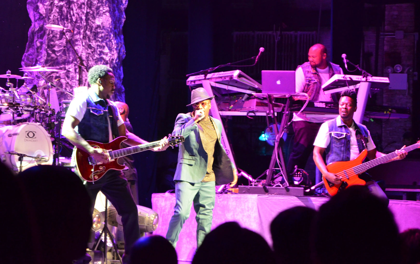 Anthony Hamilton on Stage