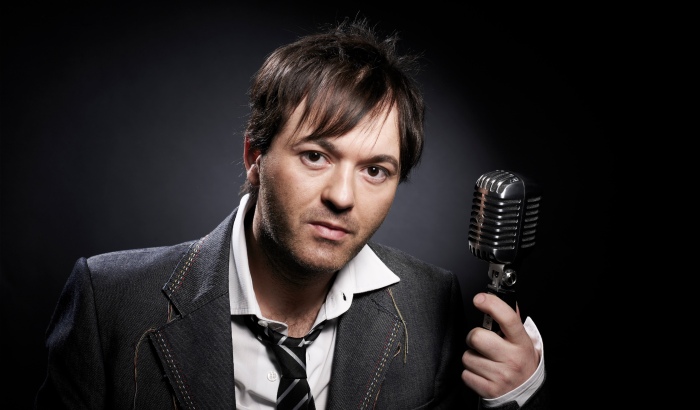 Singer LORENZO