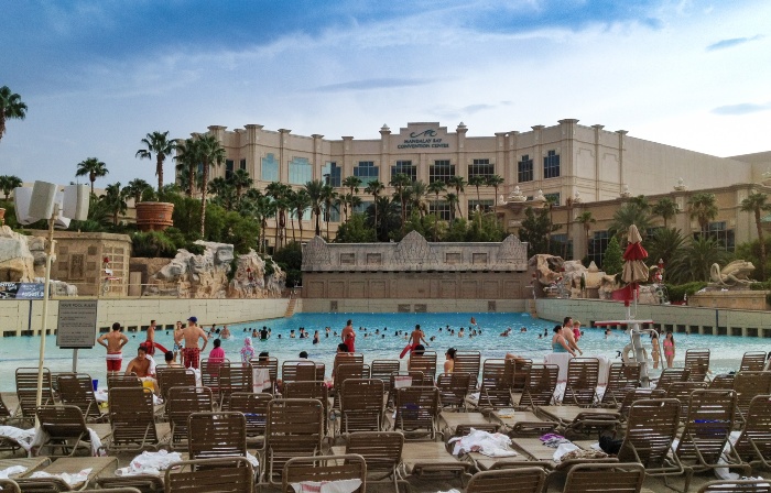 Vegas pool parties