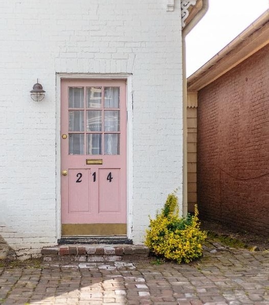 Decorating Your Apartment Door