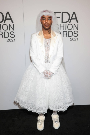 Kid Cudi wears a wedding dress 2021