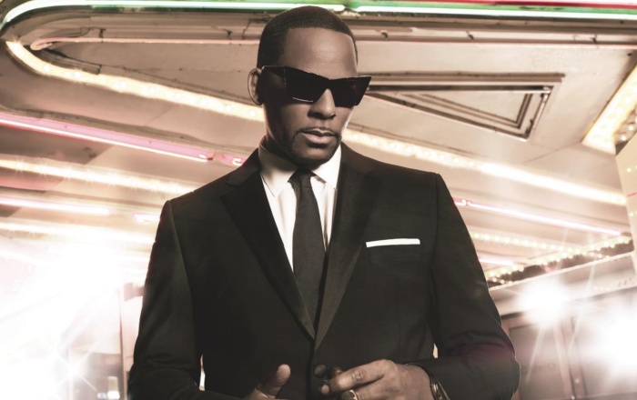 R Kelly singing to fan from prison