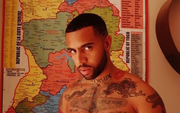 Vic Mensa has been reported to donate $10K of worth of gas and weed at a BP station in his old Southside neighborhood.