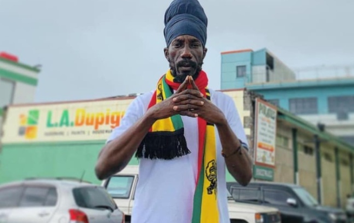 Sizzla Burns Plaques from DJ Khaled, Claims His Name Printed Too Small
