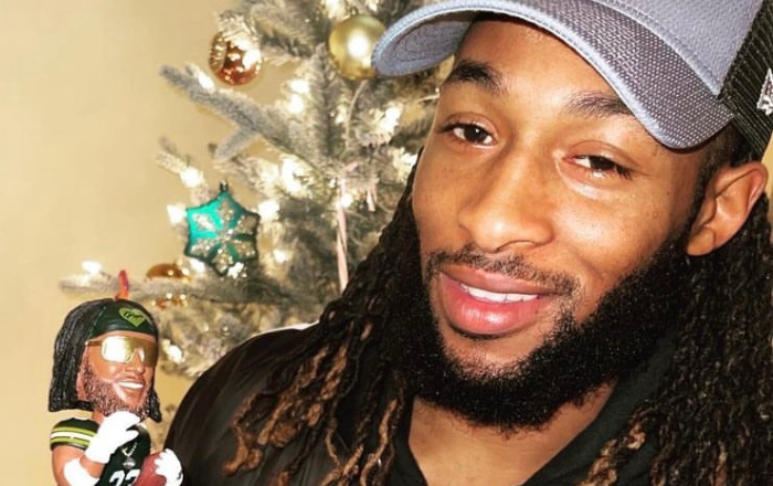 Aaron Jones Stay with Green Bay