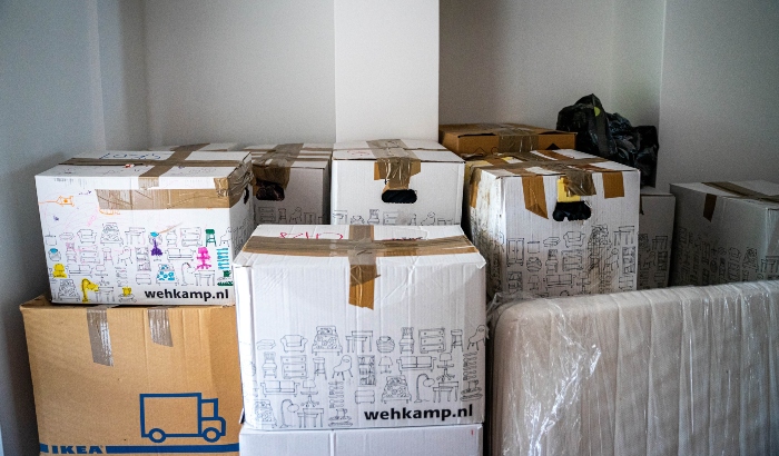 Moving containers