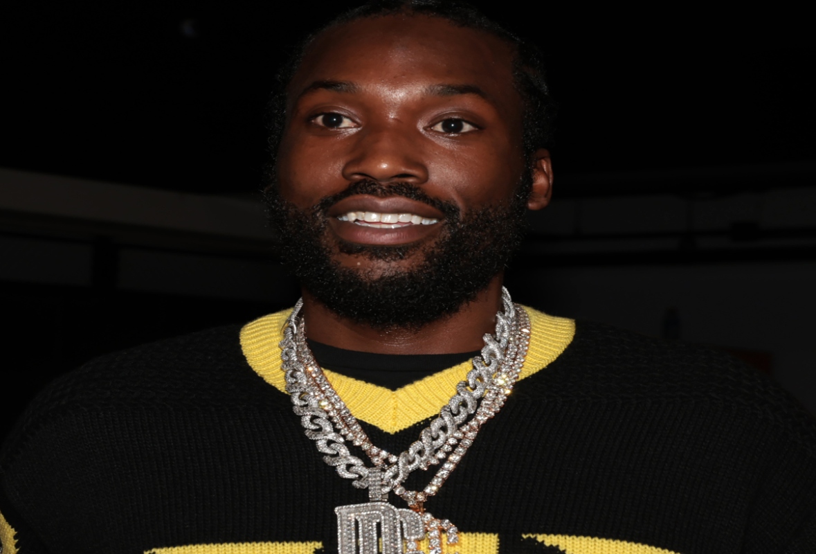 Meek Mill pays shoe vendor
