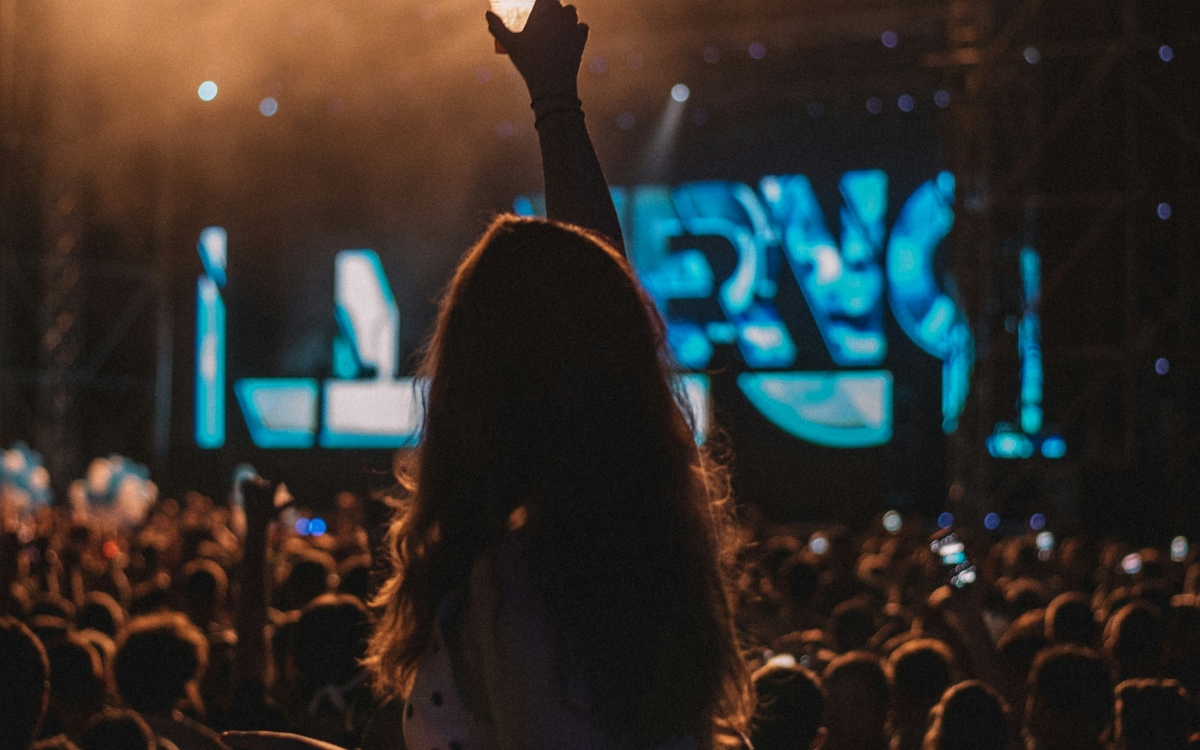 Tips and Tricks for Getting Noticed by Celebrities at Music Concerts
