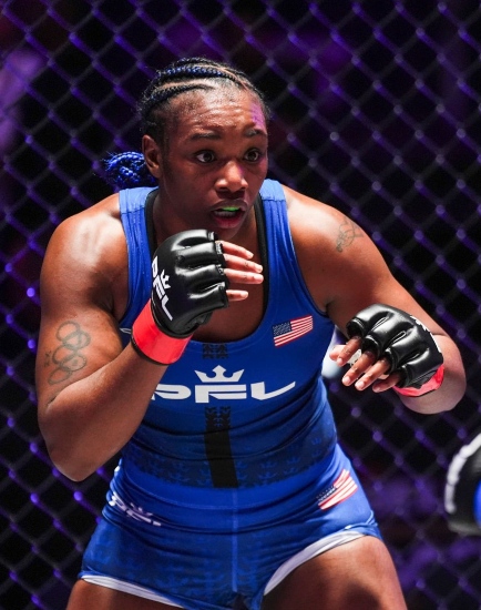 Claressa Shields fighting